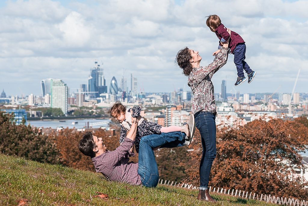 family moment lifestyle session at greenwich park by piccolino photo studio 